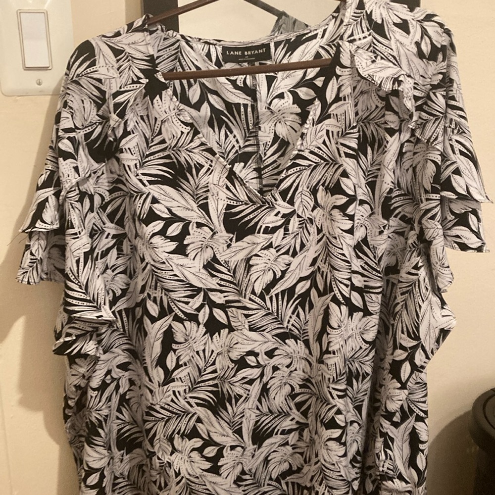 ane Bryant Size 28 Dress Shirt Short Sleeve VNeck Light Weight